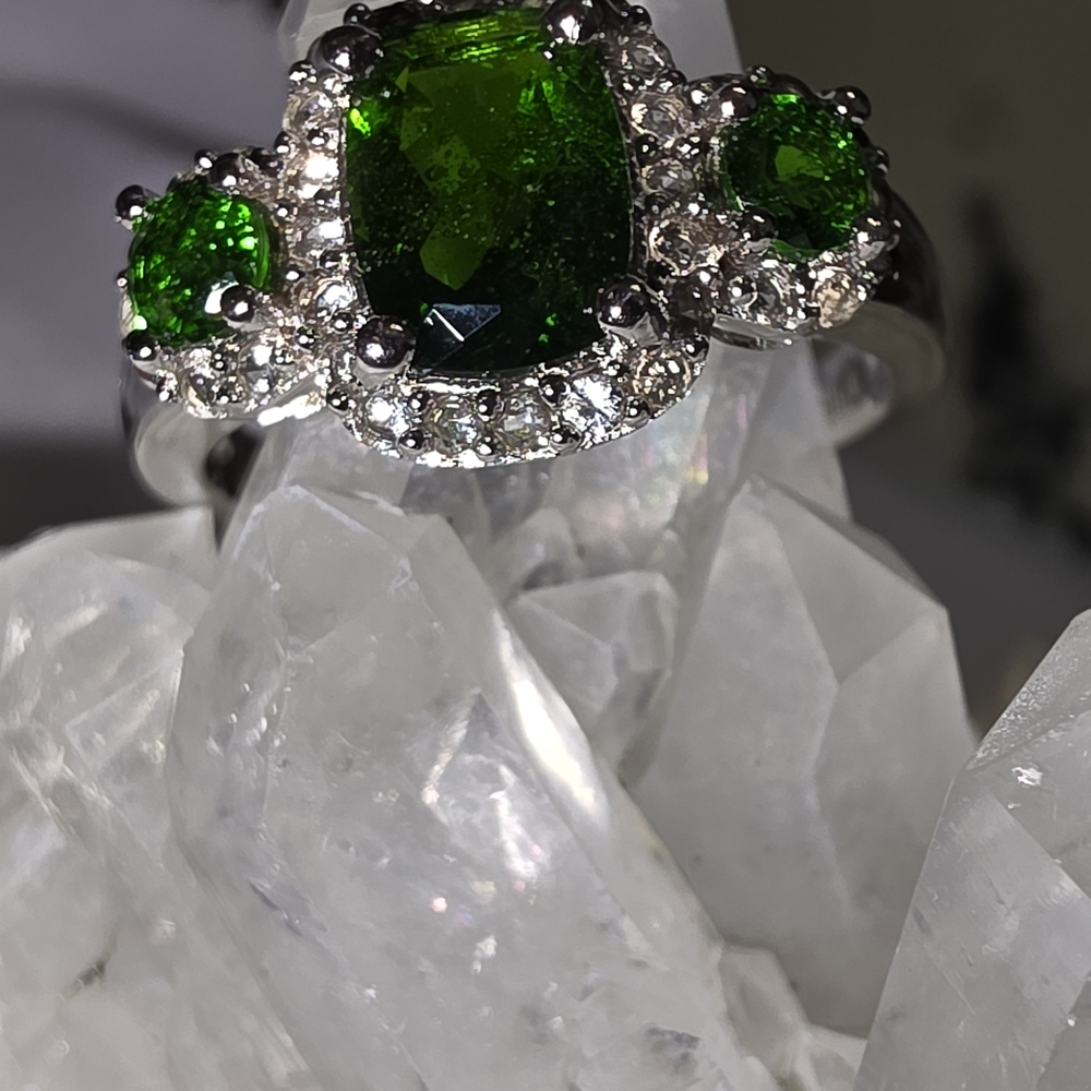 Dazzling Green Gemstone Silver Ring - image 1